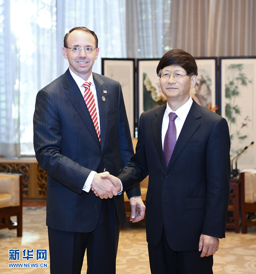 9月26日，中共中央政治局委員、中央政法委書記孟建柱在北京會見來華出席國際刑警組織第86屆全體大會的美國司法部常務副部長羅森斯坦。新華社記者 張領 攝