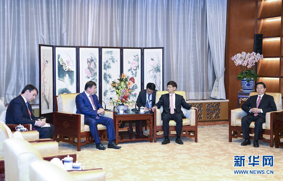 9月26日，中共中央政治局委員、中央政法委書記孟建柱在北京會見來華出席國際刑警組織第86屆全體大會的塔吉克斯坦內務部長拉希姆佐達。國務委員、公安部部長郭聲琨參加有關會見。新華社記者 張領 攝