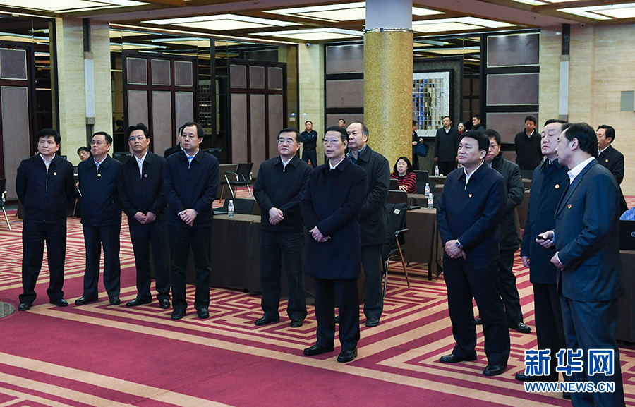 11月14日至15日，國務(wù)院副總理張高麗在黑龍江調(diào)研。這是11月14日，張高麗到黑龍江糧食交易市場了解糧食生產(chǎn)和銷售、糧食產(chǎn)品深加工、政策性儲糧去庫存等工作。 新華社記者 高潔 攝