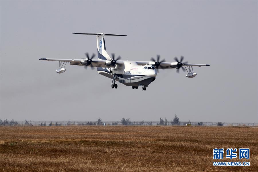 （新華全媒頭條&middot;圖文互動(dòng)）（6）國(guó)產(chǎn)大飛機(jī)&ldquo;三兄弟&rdquo;藍(lán)天聚首 &ldquo;中國(guó)翼&rdquo;開啟航空強(qiáng)國(guó)新時(shí)代 