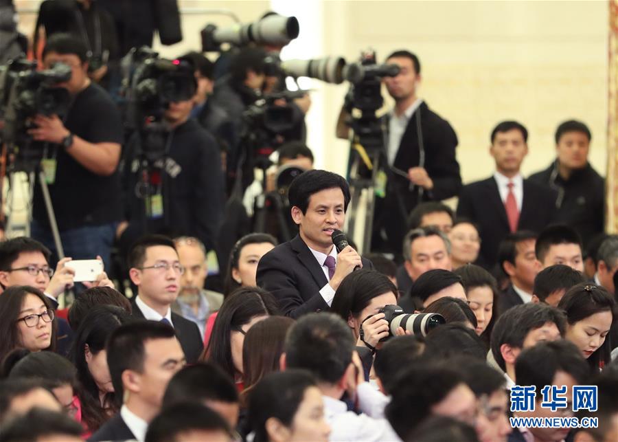 （兩會&middot;新華網(wǎng)）（2）李克強總理與中外記者見面