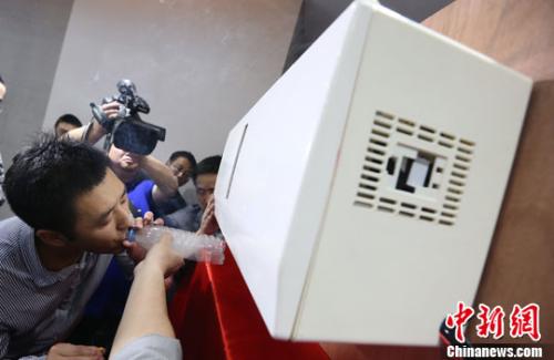 圖為南京一家科研單位研發(fā)的空氣凈化器。<a target='_blank' >中新社</a>發(fā) 泱波 攝