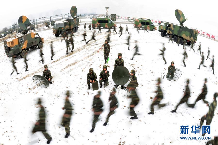 （新華全媒頭條&middot;圖文互動）（9）備戰(zhàn)踏上新起點，練兵展現(xiàn)新氣象&mdash;&mdash;2018中國軍隊新年開訓全景大掃描