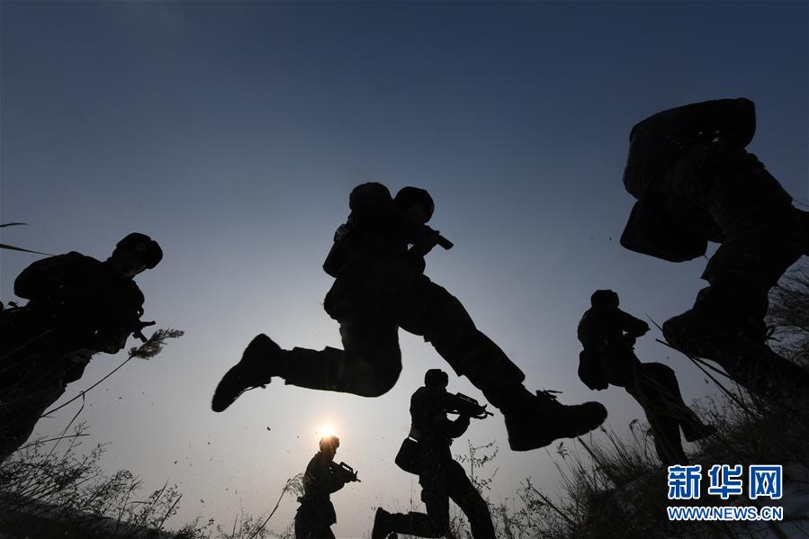 （新華全媒頭條&middot;圖文互動(dòng)）（12）備戰(zhàn)踏上新起點(diǎn)，練兵展現(xiàn)新氣象&mdash;&mdash;2018中國(guó)軍隊(duì)新年開(kāi)訓(xùn)全景大掃描