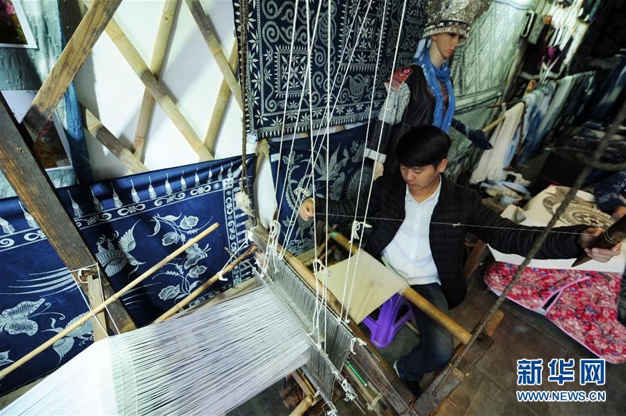 （社會）（8）貴州丹寨：&ldquo;指尖經(jīng)濟(jì)&rdquo;繪制脫貧藍(lán)圖