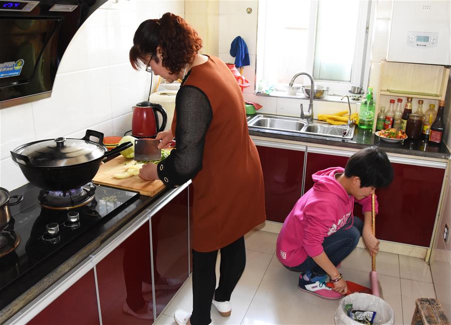 （新華全媒頭條&middot;圖文互動(dòng)）（6）超越血緣的母愛