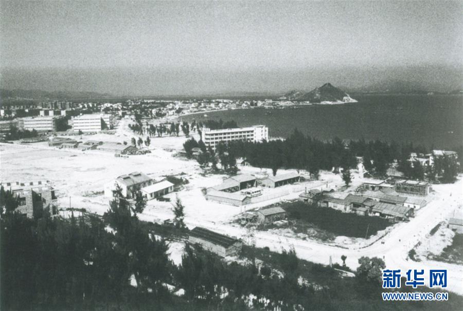 （新華全媒頭條&middot;壯闊東方潮　奮進(jìn)新時(shí)代&mdash;&mdash;慶祝改革開放40年&middot;圖文互動(dòng)）（2）從追趕時(shí)代到引領(lǐng)時(shí)代&mdash;&mdash;從深圳發(fā)展奇跡看中國改革開放40年 