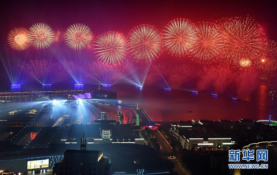 （新華全媒頭條&middot;上合青島峰會(huì)&middot;圖文互動(dòng)）（5）攜手前進(jìn)，開啟上合發(fā)展新征程 &mdash;&mdash;習(xí)近平主席主持上合組織青島峰會(huì) 并舉行系列活動(dòng)紀(jì)實(shí)