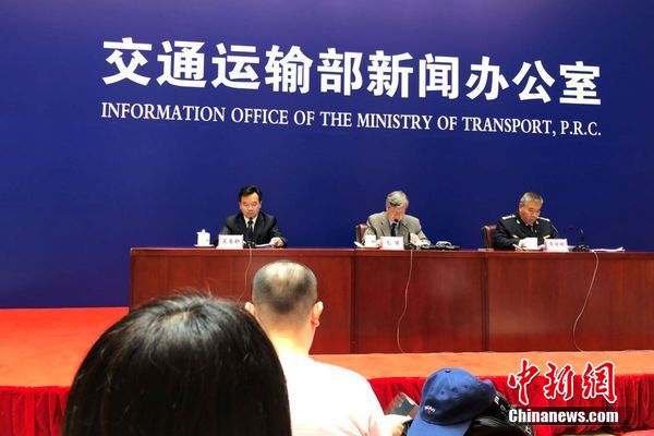 交通運輸部6月份例行新聞發(fā)布會現(xiàn)場。 程春雨 攝