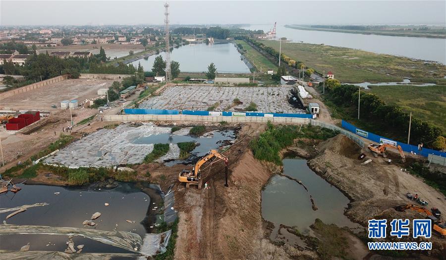 （新華視點(diǎn)&middot;圖文互動(dòng)）（2）中央督察兩年有的絲毫未改，有的不減反增&mdash;&mdash;江蘇泰興數(shù)萬(wàn)噸化工廢料和污泥堆放長(zhǎng)江邊調(diào)查