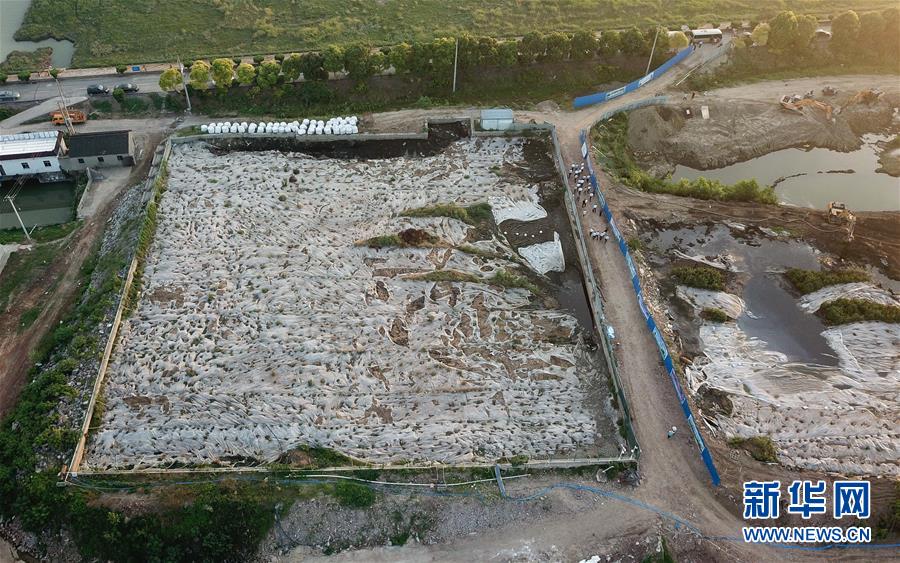 （新華視點(diǎn)&middot;圖文互動(dòng)）（1）中央督察兩年有的絲毫未改，有的不減反增&mdash;&mdash;江蘇泰興數(shù)萬(wàn)噸化工廢料和污泥堆放長(zhǎng)江邊調(diào)查