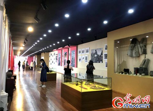 【新時(shí)代&middot;幸福美麗新邊疆】昔日紅色精神流入血脈 今朝邊疆處處開(kāi)遍幸福花