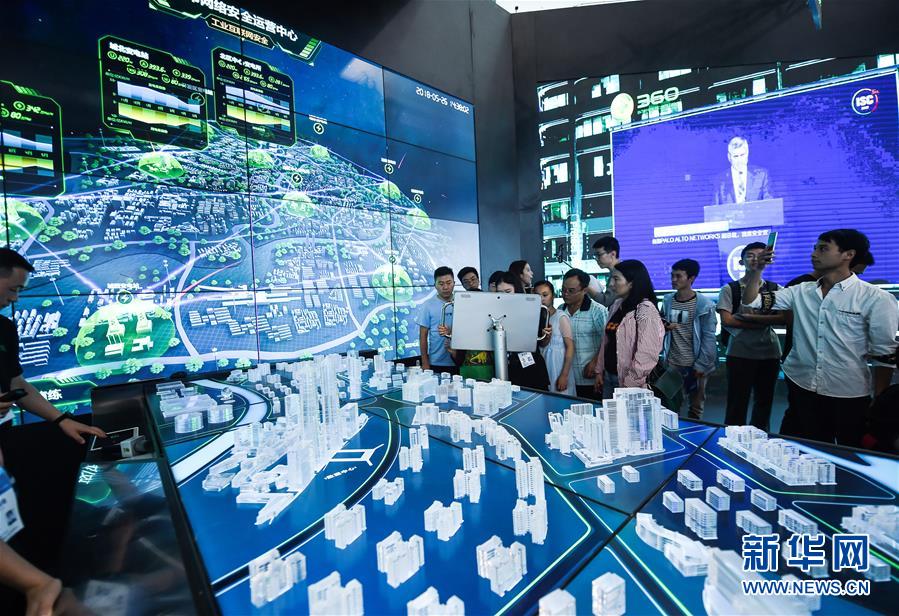 (大江奔流——來(lái)自長(zhǎng)江經(jīng)濟(jì)帶的報(bào)道·新華全媒頭條·圖文互動(dòng))(9)擘畫(huà)新時(shí)代中國(guó)發(fā)展新坐標(biāo)——深入推動(dòng)長(zhǎng)江經(jīng)濟(jì)帶發(fā)展述評(píng)