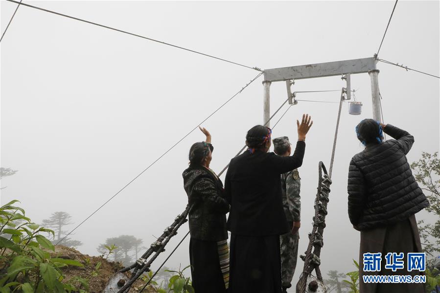 （圖文互動）（6）特寫：&ldquo;八一&rdquo;禮物，飛向云端哨所