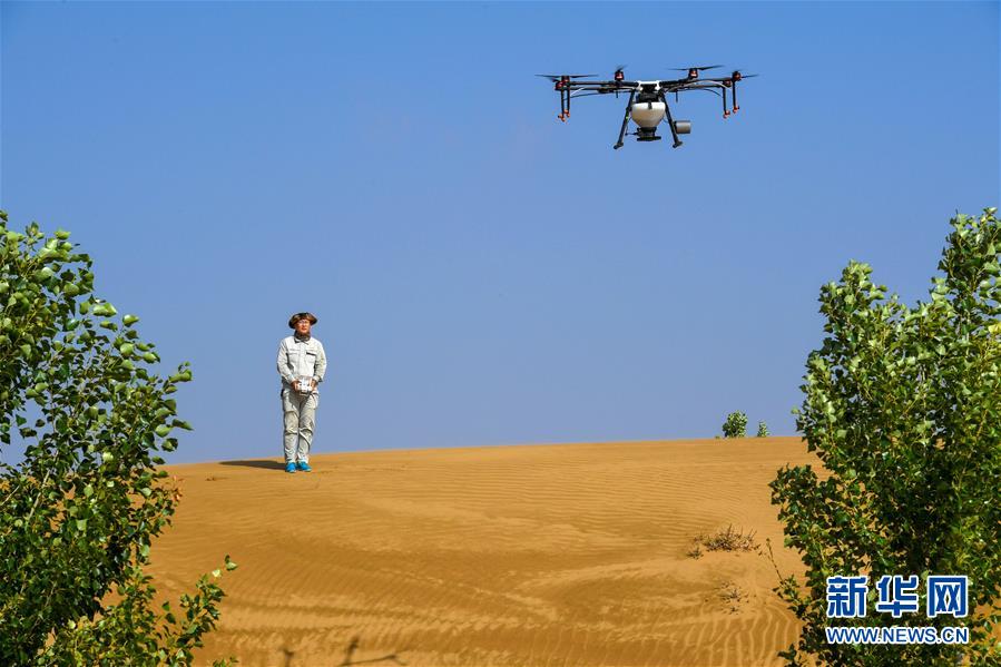 （新華全媒頭條&middot;在習近平新時代中國特色社會主義思想指引下&mdash;&mdash;新時代新作為新篇章&middot;圖文互動）（2）綠富同興畫卷在沙海中鋪展&mdash;&mdash;庫布其沙漠生態(tài)治理紀實