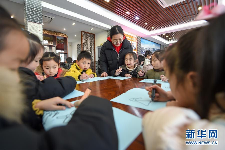 （新華全媒頭條&middot;聚焦鄉(xiāng)村振興戰(zhàn)略規(guī)劃&middot;圖文互動(dòng)）（15）推進(jìn)鄉(xiāng)村振興的行動(dòng)指南&mdash;&mdash;解讀鄉(xiāng)村振興戰(zhàn)略首個(gè)五年規(guī)劃亮點(diǎn)