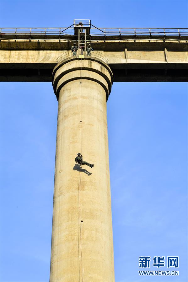 （圖文互動(dòng)）（3）一切為了實(shí)戰(zhàn)&mdash;&mdash;武警部隊(duì)&ldquo;巔峰&rdquo;特戰(zhàn)比武競(jìng)賽現(xiàn)場(chǎng)見(jiàn)聞