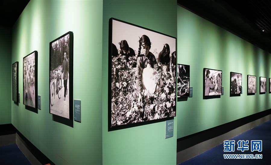 （新華網(wǎng)）（2）&ldquo;國(guó)家相冊(cè) 致敬歷史&mdash;&mdash;新華社中國(guó)照片檔案館典藏展&rdquo;在首都博物館開(kāi)展