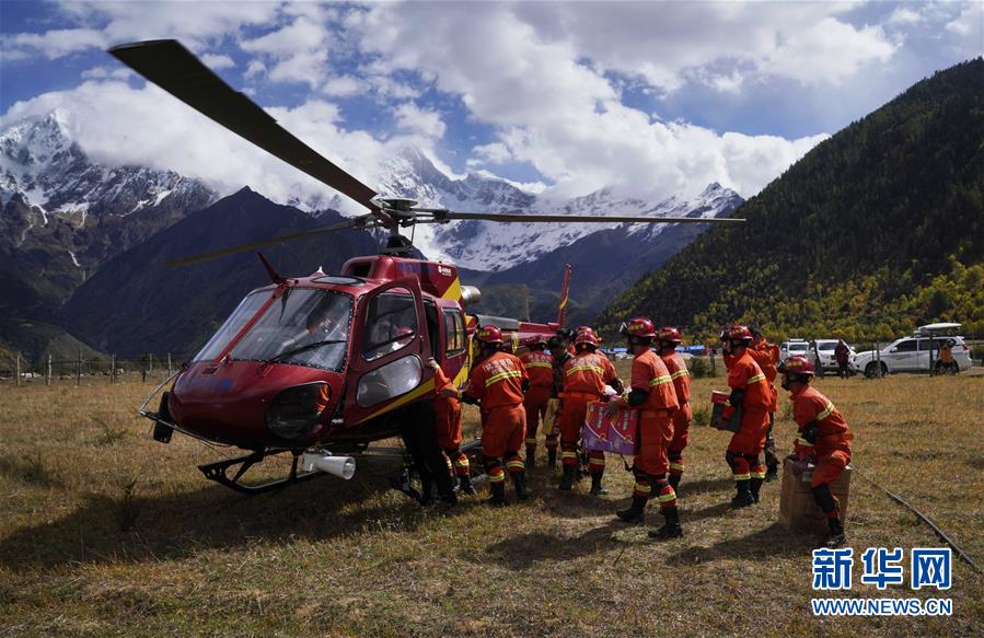 (社會(huì))(1)雅江堰塞湖區(qū):雪山腳下的空中救援