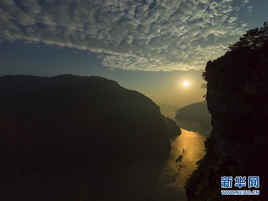 （百城百縣百企調(diào)研行&middot;圖文互動(dòng)）（5）建設(shè)長江綠色走廊再譜新章&mdash;&mdash;長江三峽集團(tuán)發(fā)展紀(jì)實(shí)