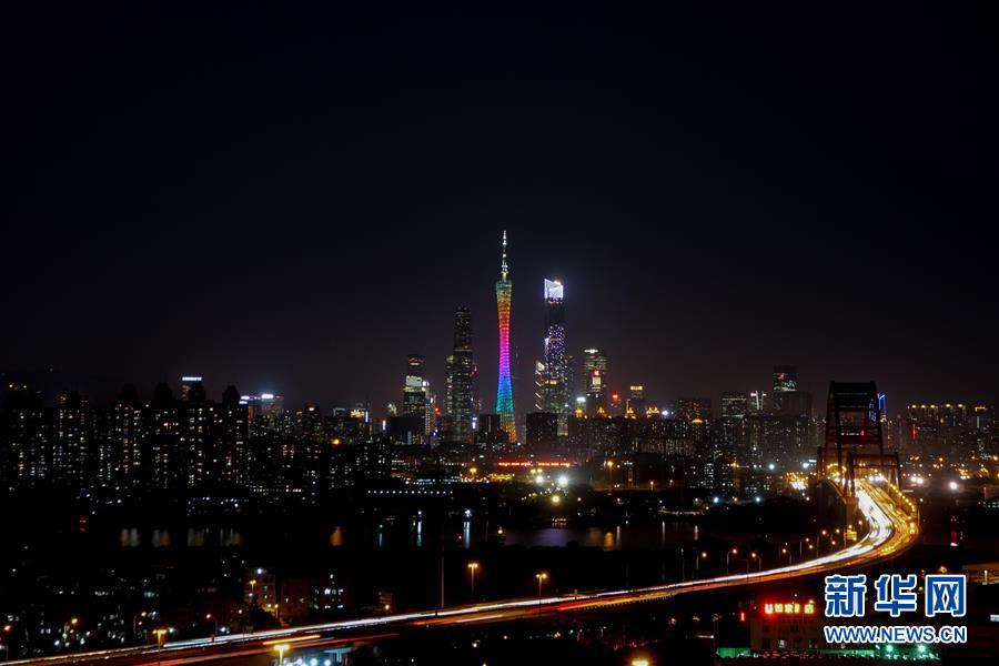 (在習(xí)近平新時(shí)代中國(guó)特色社會(huì)主義思想指引下·慶祝改革開(kāi)放40周年·開(kāi)放發(fā)展)(新華全媒頭條·圖文互動(dòng))(1)開(kāi)放中國(guó):大門(mén)越開(kāi)越大 道路越走越寬