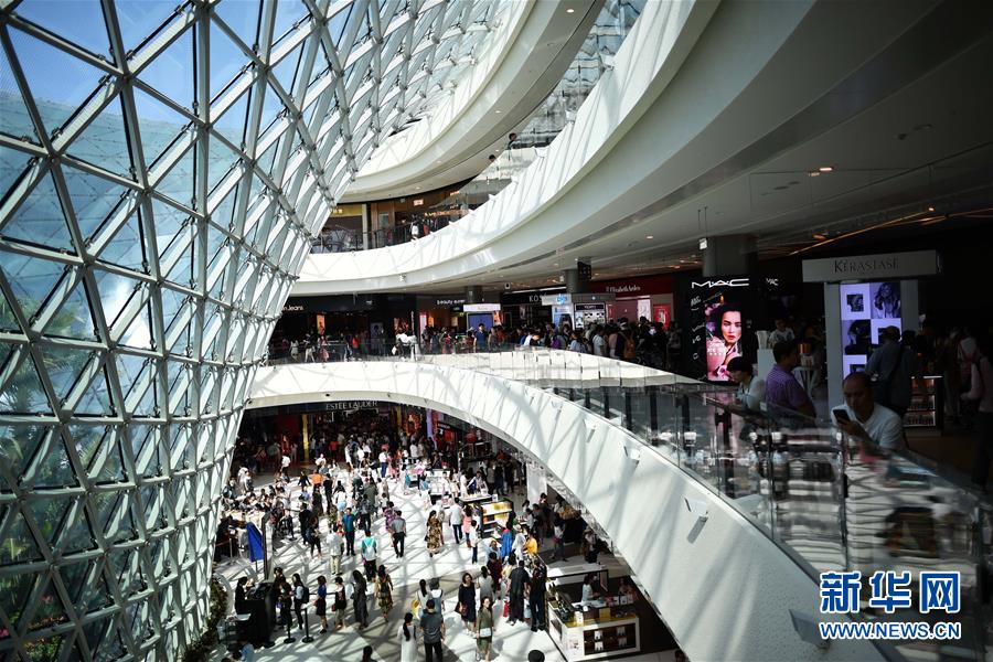 (在習(xí)近平新時(shí)代中國(guó)特色社會(huì)主義思想指引下·慶祝改革開(kāi)放40周年·開(kāi)放發(fā)展)(新華全媒頭條·圖文互動(dòng))(2)開(kāi)放中國(guó):大門(mén)越開(kāi)越大 道路越走越寬