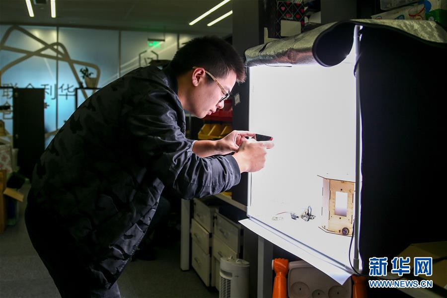 (在習(xí)近平新時(shí)代中國(guó)特色社會(huì)主義思想指引下·慶祝改革開(kāi)放40周年·開(kāi)放發(fā)展)(新華全媒頭條·圖文互動(dòng))(3)開(kāi)放中國(guó):大門(mén)越開(kāi)越大 道路越走越寬