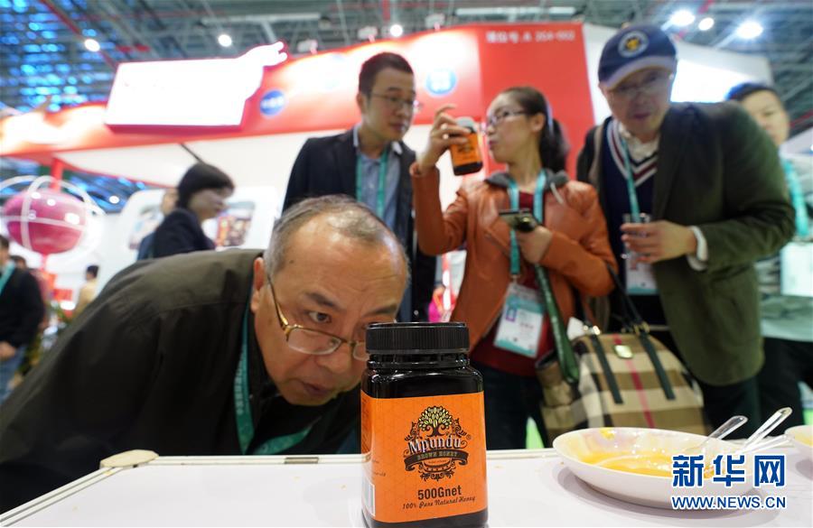 (在習(xí)近平新時(shí)代中國(guó)特色社會(huì)主義思想指引下·慶祝改革開(kāi)放40周年·開(kāi)放發(fā)展)(新華全媒頭條·圖文互動(dòng))(6)開(kāi)放中國(guó):大門(mén)越開(kāi)越大 道路越走越寬