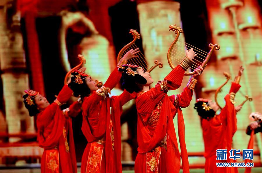 (在習(xí)近平新時(shí)代中國(guó)特色社會(huì)主義思想指引下·慶祝改革開(kāi)放40周年·開(kāi)放發(fā)展)(新華全媒頭條·圖文互動(dòng))(8)開(kāi)放中國(guó):大門(mén)越開(kāi)越大 道路越走越寬