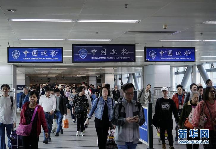 （圖文互動(dòng)）（4）四十年、一扇窗&mdash;&mdash;兩地值守者眼中的羅湖橋