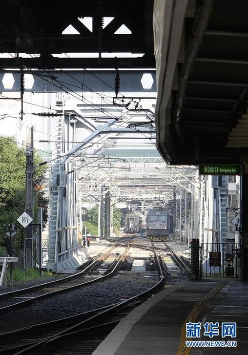 （圖文互動(dòng)）（5）四十年、一扇窗&mdash;&mdash;兩地值守者眼中的羅湖橋