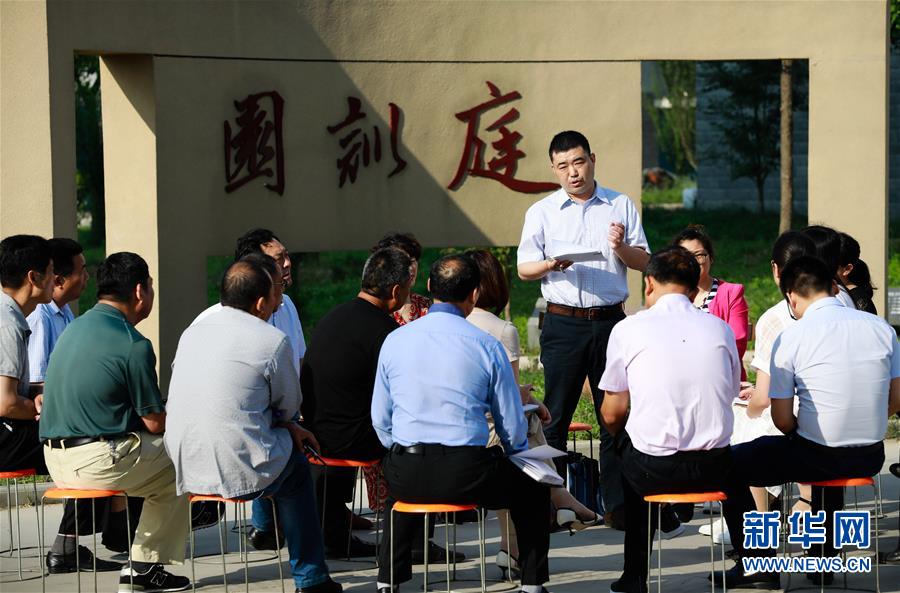 (新華全媒頭條·改革開放40年變遷系列述評(píng)·圖文互動(dòng))(2)堅(jiān)強(qiáng)的保障——改革開放40年變遷系列述評(píng)政治篇