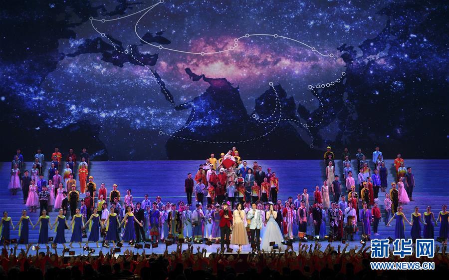 (時(shí)政)(11)慶祝改革開(kāi)放40周年文藝晚會(huì)《我們的四十年》舉行