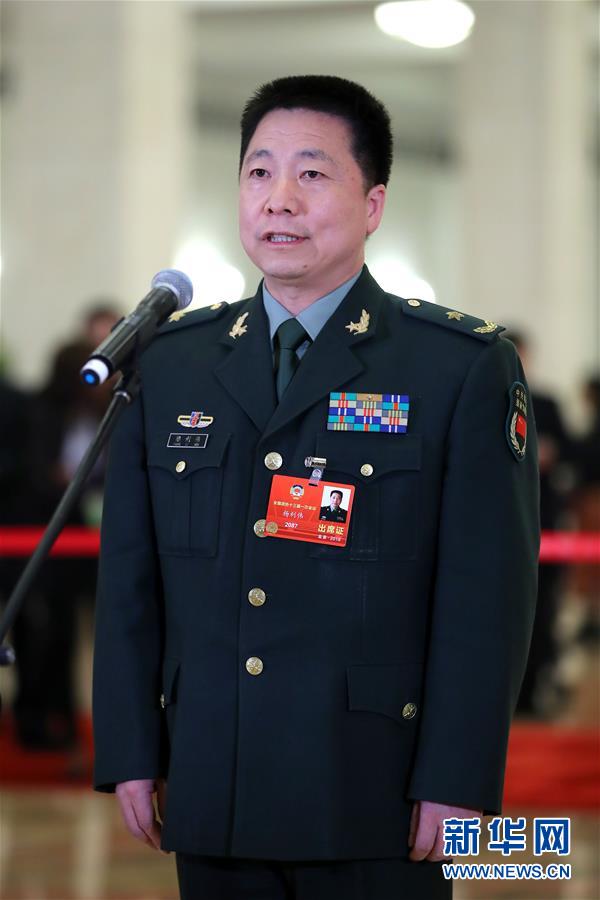 （兩會(huì)&middot;政協(xié)開(kāi)幕）（1）全國(guó)政協(xié)委員接受采訪