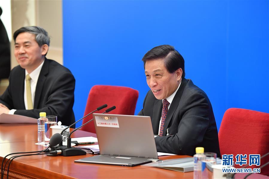 （兩會&middot;XHDW）（4）十三屆全國人大一次會議舉行新聞發(fā)布會 