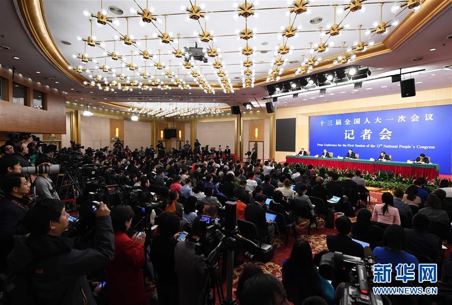 （兩會(huì)&middot;XHDW）（1）國家發(fā)改委主任何立峰等就&ldquo;創(chuàng)新和完善宏觀調(diào)控，推動(dòng)高質(zhì)量發(fā)展&rdquo;答記者問