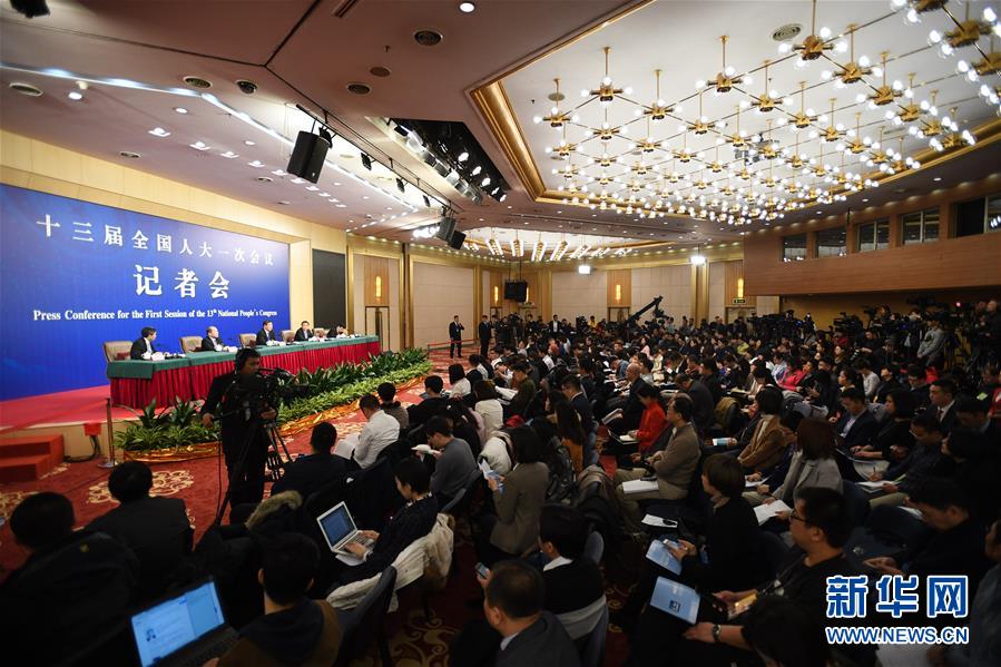 （兩會）（4）國家發(fā)改委主任何立峰等就&ldquo;創(chuàng)新和完善宏觀調(diào)控，推動高質(zhì)量發(fā)展&rdquo;答記者問