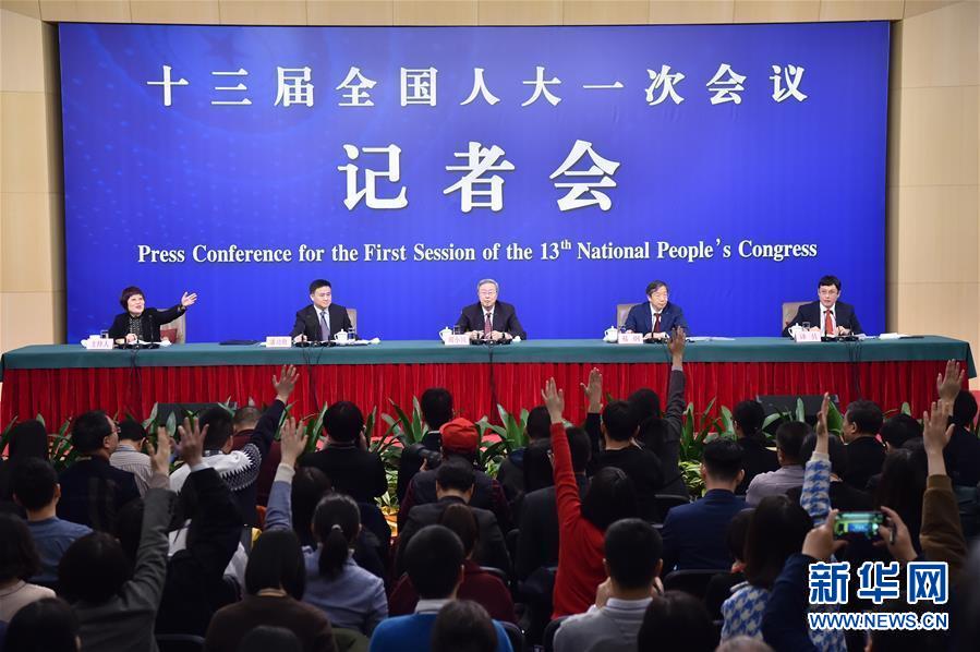 （兩會(huì)&middot;XHDW）（4）中國人民銀行行長周小川等就&ldquo;金融改革與發(fā)展&rdquo;答記者問