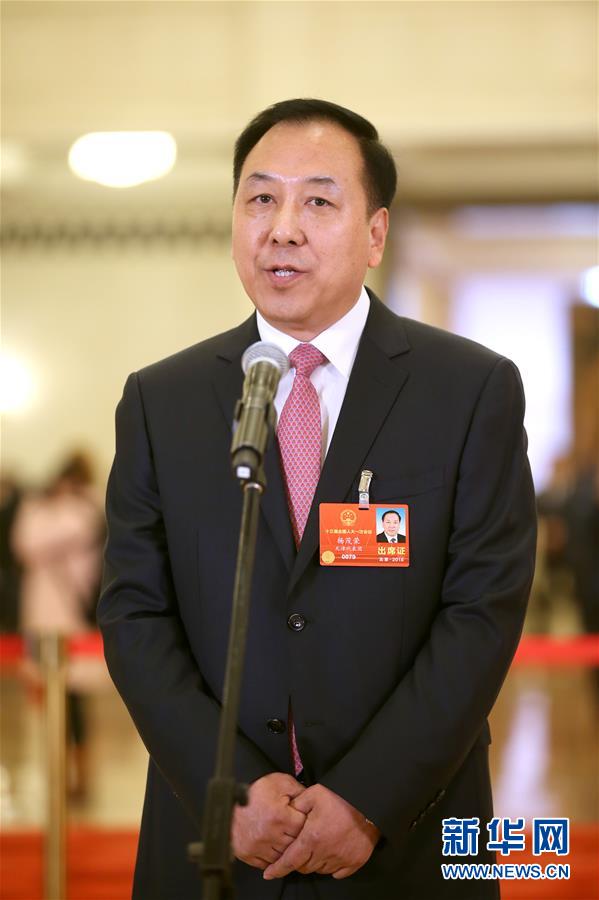 （兩會(huì)&middot;XHDW）（3）全國(guó)人大代表接受采訪