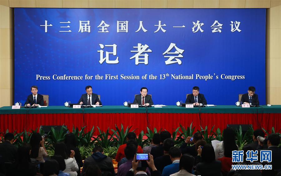 （兩會(huì)）（1）科技部部長(zhǎng)萬鋼等就&ldquo;加快建設(shè)創(chuàng)新型國家&rdquo;答記者問