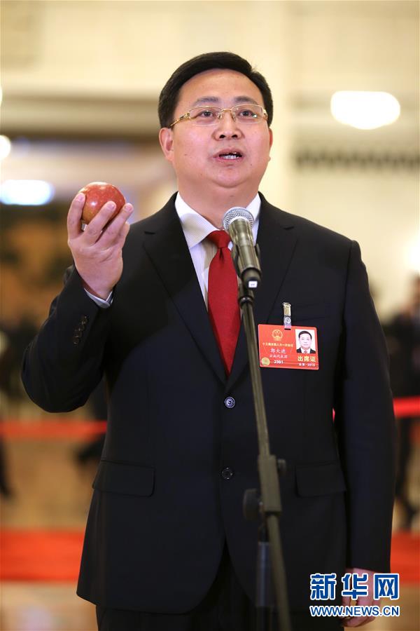 （兩會(huì)&middot;XHDW）（4）全國(guó)人大代表接受采訪
