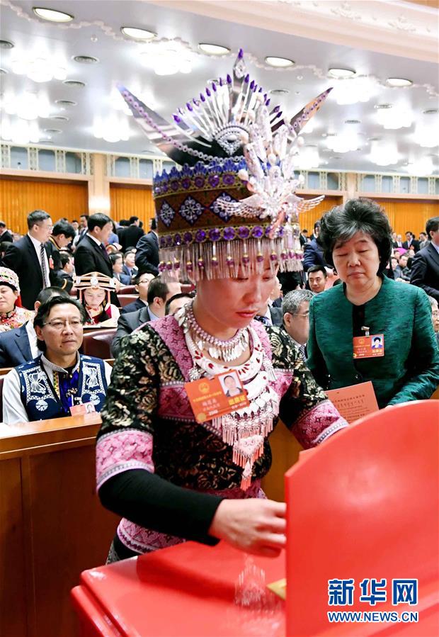 （兩會(huì)&middot;基層代表履職故事）（2）全國人大代表?xiàng)钌徲ⅲ簽榘傩战】当ｑ{護(hù)航