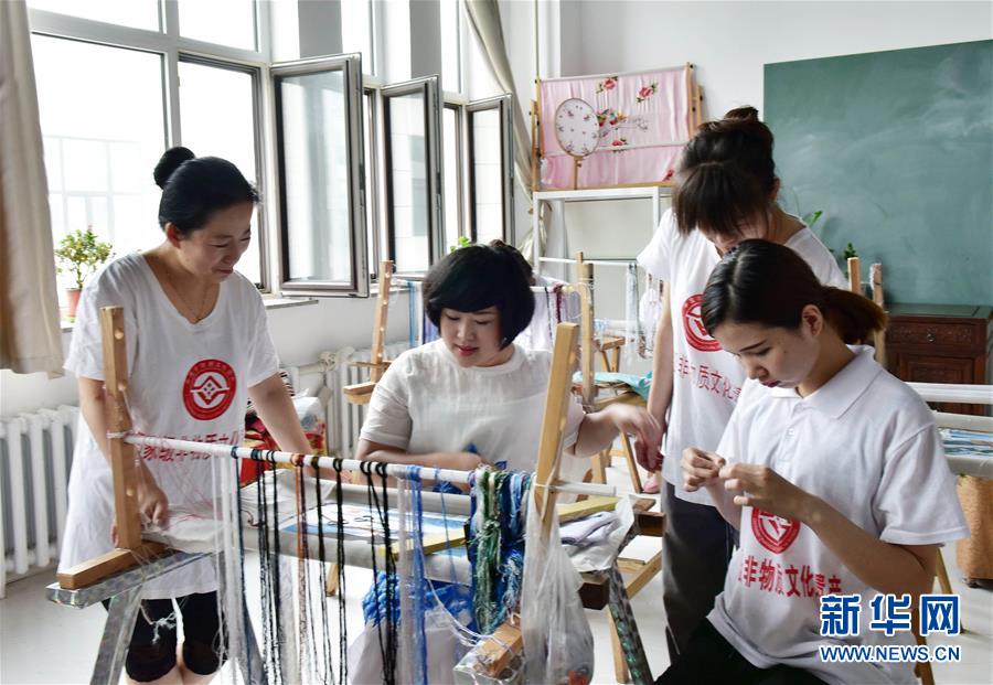 （兩會(huì)&middot;基層代表履職故事）（4）全國(guó)人大代表孫艷玲：做好非遺事業(yè)，讓古老技藝活起來