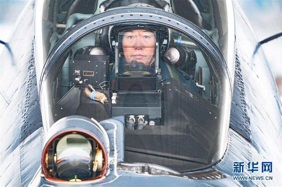 （新華全媒頭條&middot;圖文互動(dòng)）（2）戰(zhàn)鷹，為祖國奮飛&mdash;&mdash;記空軍航空兵某旅旅長(zhǎng)、特級(jí)飛行員郝井文