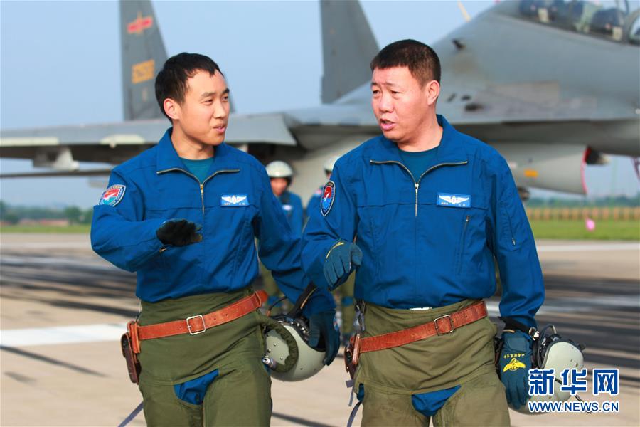 （新華全媒頭條&middot;圖文互動(dòng)）（3）戰(zhàn)鷹，為祖國奮飛&mdash;&mdash;記空軍航空兵某旅旅長(zhǎng)、特級(jí)飛行員郝井文
