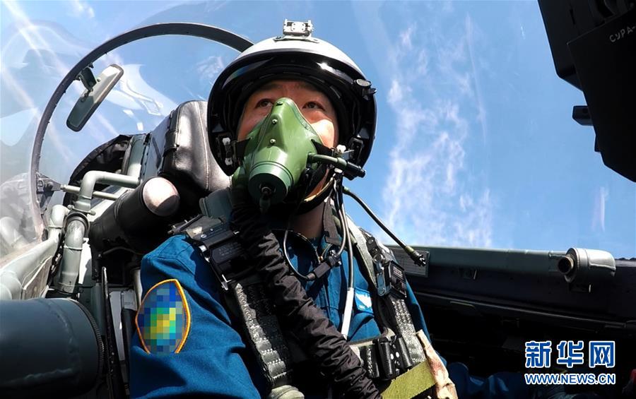 （新華全媒頭條&middot;圖文互動(dòng)）（6）戰(zhàn)鷹，為祖國奮飛&mdash;&mdash;記空軍航空兵某旅旅長(zhǎng)、特級(jí)飛行員郝井文