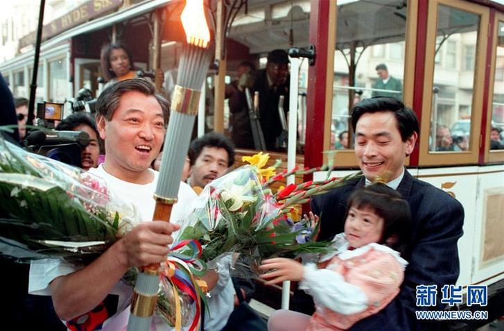 （改革先鋒風(fēng)采&middot;圖文互動）（4）展現(xiàn)團(tuán)結(jié)一致的拼搏精神&mdash;&mdash;記我國首位奧運冠軍許海峰