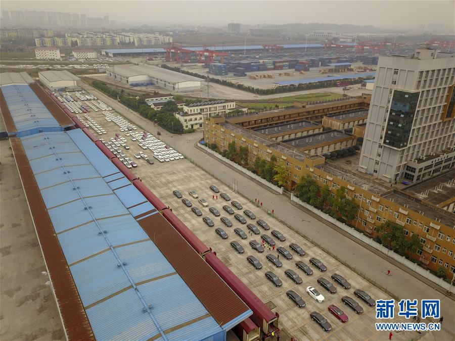 (在習近平新時代中國特色社會主義思想指引下——新時代新作為新篇章·圖文互動)(5)激活新動能 崛起新高地 塑造山水城——重慶推動高質(zhì)量發(fā)展觀察