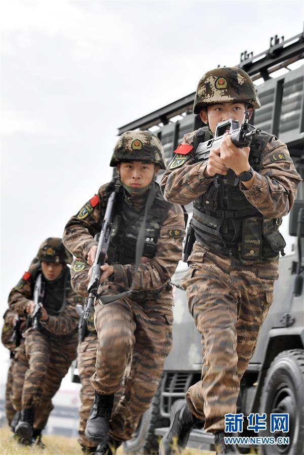 （新華全媒頭條&middot;圖文互動）（5）向祖國報(bào)告：我在戰(zhàn)位守萬家團(tuán)圓&mdash;&mdash;解放軍和武警部隊(duì)新春佳節(jié)備戰(zhàn)執(zhí)勤記事