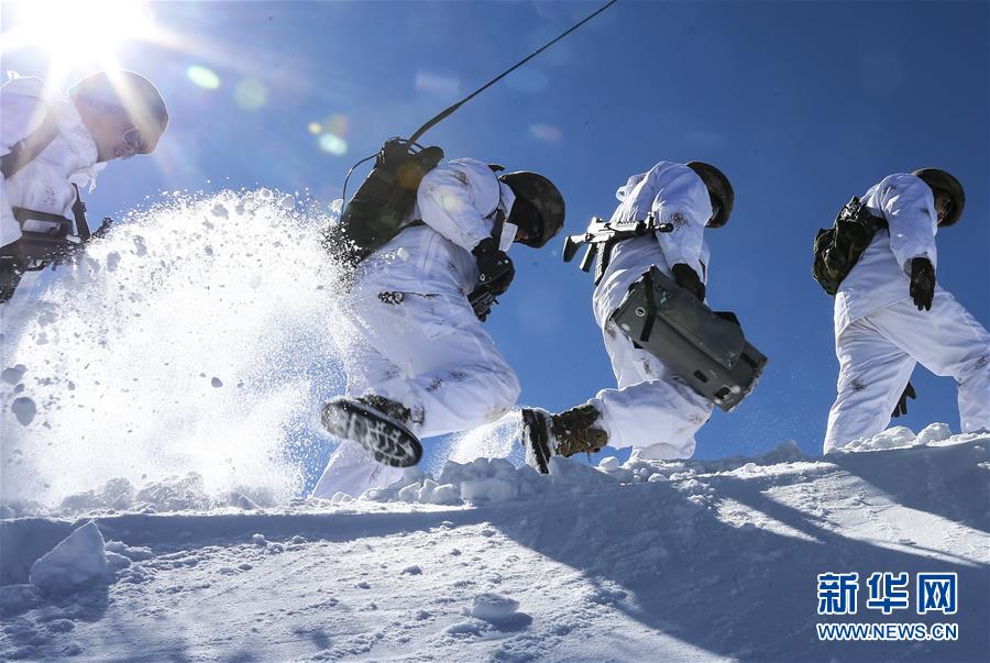 （新華全媒頭條&middot;圖文互動）（7）向祖國報(bào)告：我在戰(zhàn)位守萬家團(tuán)圓&mdash;&mdash;解放軍和武警部隊(duì)新春佳節(jié)備戰(zhàn)執(zhí)勤記事